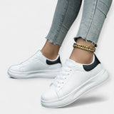 Weiße Leder-Sportschuhe