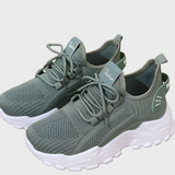 Bequeme orthopädische Sportschuhe