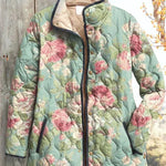 Gesa™ Steppjacke in Salbei mit großen Rosen, Reißverschluss und Steppfutter