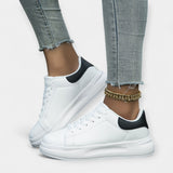 Weiße Leder-Sportschuhe