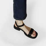 Niedrig geschnittene Leder-Sandalen