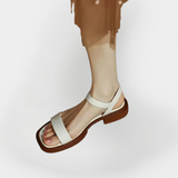 Niedrig geschnittene Leder-Sandalen