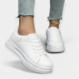 Weiße Leder-Sportschuhe