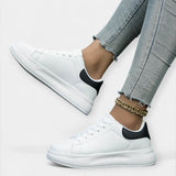 Weiße Leder-Sportschuhe