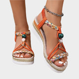 Sandalen mit bequemer Sohle und Plattform