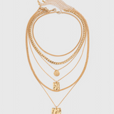 Halskette mit geometrischem Anhänger aus Metallkette