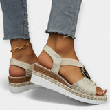 Römische Sandalen mit Flechtwerk