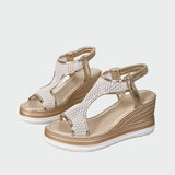 Elegante orthopädische Sandalen für Frauen mit Plateau