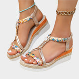 Sandalen mit bequemer Sohle und Plattform
