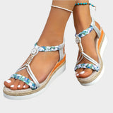 Sandalen mit bequemer Sohle und Plattform