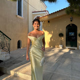 Dove - Strapless Satin Abendkleid mit schulterfreiem Design