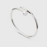 Minimalistisches Armband Inspiriert von Silbernen Nägeln