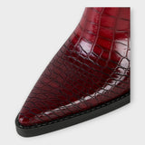 Schuhe mit Krokodilmuster und elegantem Absatz
