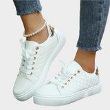 Moderne Sportschuhe mit gepolsterten Details