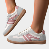Sportliche Schuhe mit Retro-Details