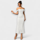 Ione - Figurbetontes Kleid mit schulterfreien und Raffung