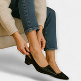 Schuhe mit luxuriösen Details