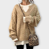 Pullover aus grob gestricktem Material mit Zopfmuster