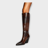 Schuhe mit Krokodilmuster und elegantem Absatz