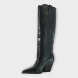 Schuhe mit Krokodilmuster und elegantem Absatz