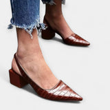 Schuhe mit luxuriösen Details