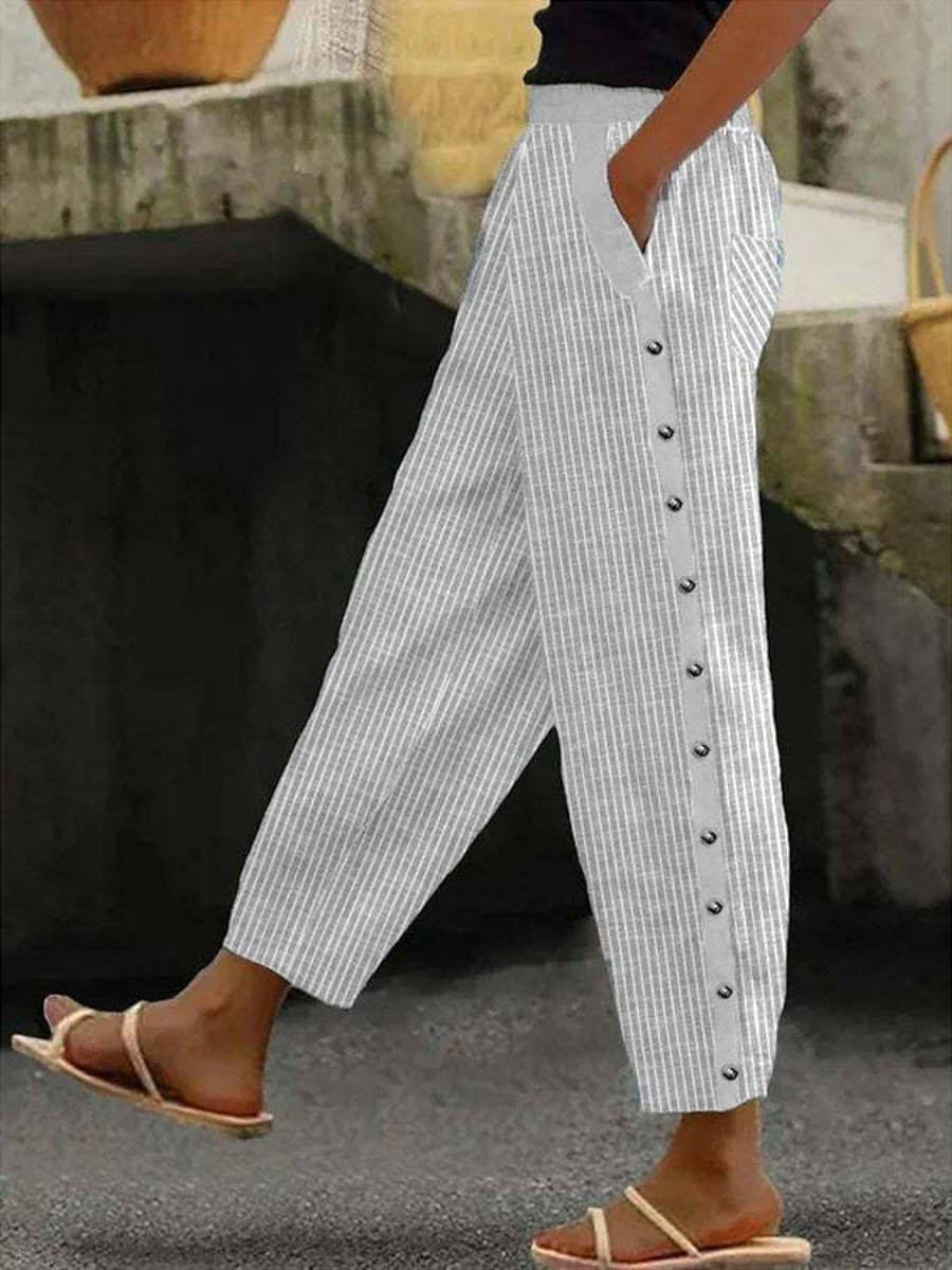 Gestreifte Knopfhose mit Knopfleiste und weitem Bein in hellem Blau
