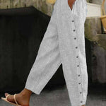 Gestreifte Knopfhose mit Knopfleiste und weitem Bein in hellem Blau