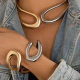 Asymmetrisches Ausschnittarmband