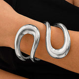 Asymmetrisches Ausschnittarmband