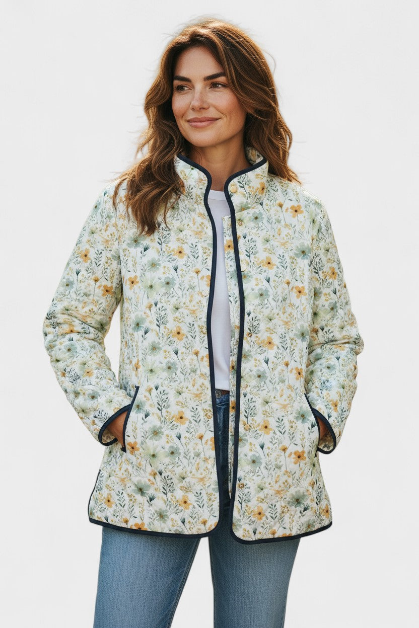 Waltraud™ Steppjacke mit Streublümchen, helles Blumenmuster, durchgehender Reißverschluss