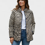 Steppjacke mit Wirbelstreifen, Reißverschluss vorn, Stehkragen