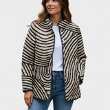 Steppjacke mit Wirbelstreifen, Reißverschluss vorn, Stehkragen