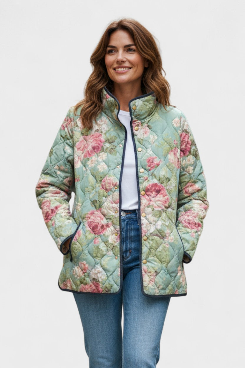 Gesa™ Steppjacke in Salbei mit großen Rosen, durchgehender Reißverschluss vorn