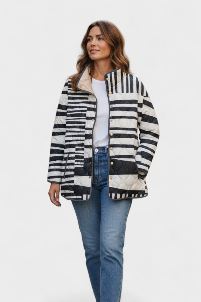 Ulla™ Steppjacke mit schwarz-weißem Streifenmix, durchgehendem Reißverschluss