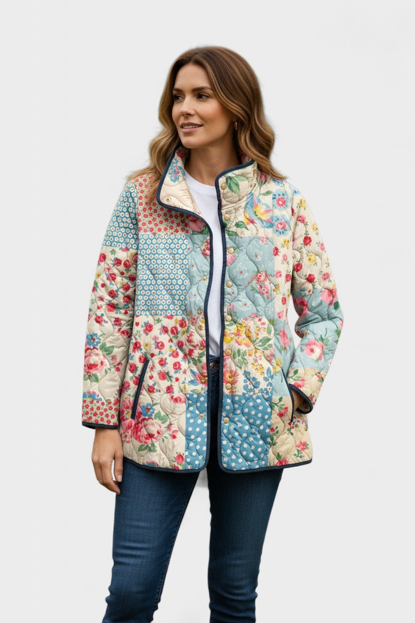 Steppjacke mit floralem Blüten-Patchwork, durchgehendem Reißverschluss und Stehkragen
